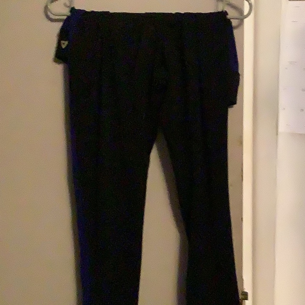 Black and blue leggings/yoga pants